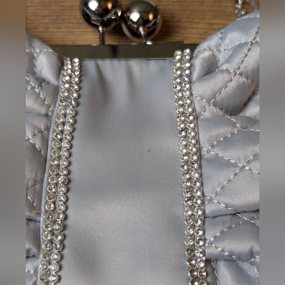 NWT Bella Collection Silver Quilted Bow and Rhinestone Clutch - Picture 9 of 9